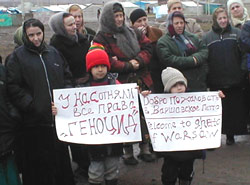 Митинг протест а в лагере чеченских беженцев